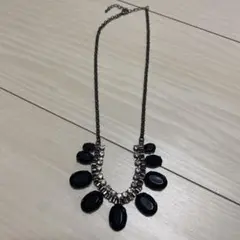 黒のビジューネックレス