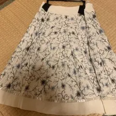 スカート　刺繍のサムネイル