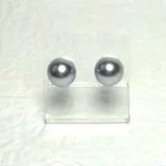 10ミリのブラック貝パールのピアス