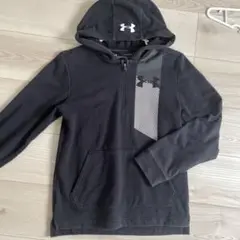 Under Armour パーカー　150 YLG
