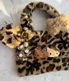 ハローキティヒョウ柄ファー ハンドバッグ &バッグチャーム