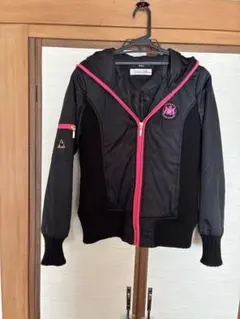 フード付き黒とピンクのジャケット Mサイズ