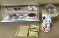 シルバニアファミリー　美味しいケーキ屋さんセット　ラテネコの小さい赤ちゃんカーラ