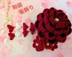 赤い花形髪飾り コーム付き