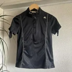 アディダス 黒 半袖シャツ adidas ハーフジップクロップドトップ