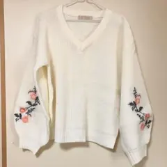 しまむら 花柄刺繍ニット セーター Vネック 白 ホワイト バルーン袖