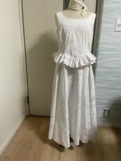 ホワイトフリルノースリーブロングワンピース