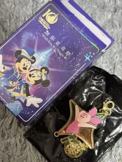 上海ディズニー　10周年　バッジ　ピグレット