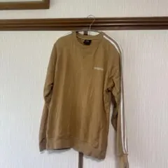 adidas クルーネック スウェット ブラウン