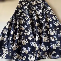 美品‼️花柄フレアスカート Mサイズ ネイビー