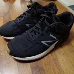 New Balance ブラック スニーカー