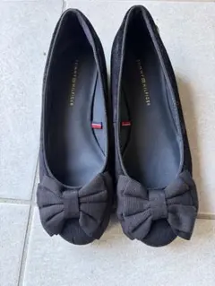 TOMMY HILFIGER リボン付きブラックフラットシューズ