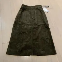 カーキグリーン　ひざ丈　スカート