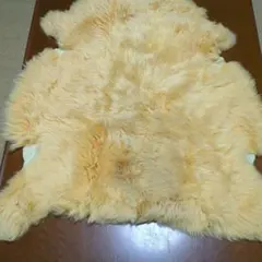 ウールスキン製オレンジラグ