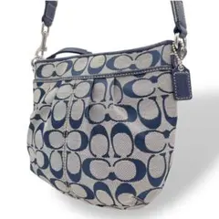 COACH ネイビー シグネチャー ショルダーバッグチャーム付き レザー コーチ