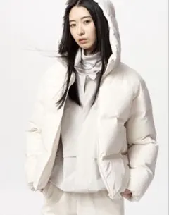 【UNIQLO】ユニクロ　シームレスダウンパーカ　S オフホワイト