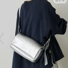 BEARSLEY シルバー ショルダーバッグのサムネイル