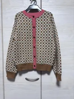 個性的 カーディガン