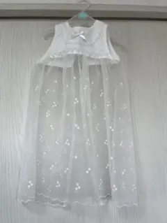 アカチャンホンポ　ホワイトベビードレス 花柄刺繍付き