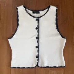 ZARA ニットベスト ホワイト×ブラック スカラップトリム Mのサムネイル