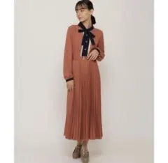 REDYAZELリボン付き長袖ロングプリーツワンピース