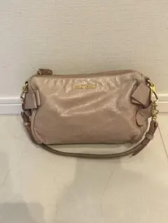 MIU MIU ベージュ レザー ショルダーバッグ