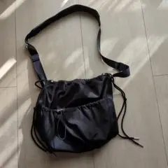 【美品】ZARA ナイロンショルダーバッグ　黒ブラック　巾着 大容量
