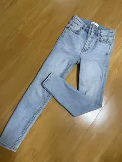 ZARA ライトブルースキニーデニム