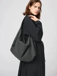 メッセンジャーショルダーバッグ UNIQLO U ユニクロU 黒