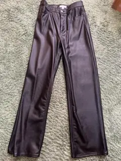 H&M 黒 フェイクレザー風パンツ Lサイズ