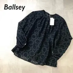 極美品BALLSEY トレイスフラワープリントVネックブラウス - メルカリ