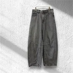 GU ジーユー　バレルレッグジーンズ