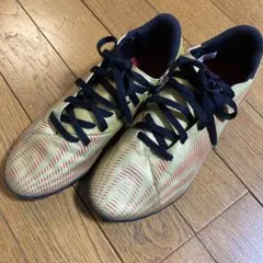 サッカートレーニングシューズ　adidas 22.5