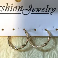 ピアス