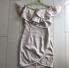 オフショルダー ベージュ フリル ワンピース ドレス