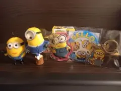 ミニオンズ　フィギュア×2　ストラップ×2　缶バッジ