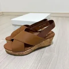 【未使用】BEARDSLEY クロスデザインサンダル キャメル 22.5cmのサムネイル
