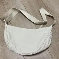ユニクロ　UNIQLO　ラウンドミニショルダーバッグ　オフホワイト