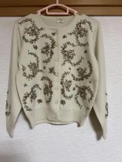 ニット　花柄　シンプル