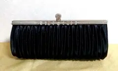 黒 サテン プリーツ クラッチバッグ アクシーズファム
