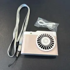 〓リアルなシャッター音そしておしゃれ！カメラ型首掛け式ハンディーファンピンク〓