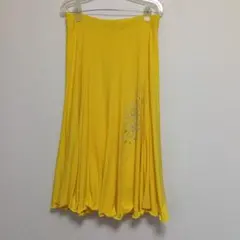 黄色 フレアスカート ビジュー付き