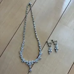 クリスタル フラワーモチーフ ネックレス イヤリングセット