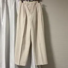 UNIQLO アイボリー タックワイドパンツ