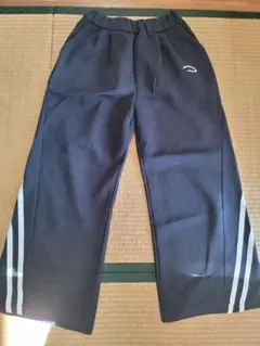 紺色の長ズボン サイドストライプ