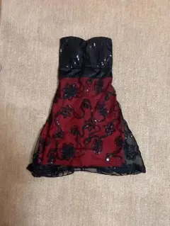 ストラップレス赤黒ビーズ刺繍ドレス