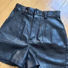 LAGUA GEM 黒レザーショートパンツ