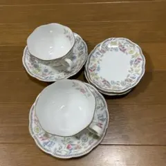 ナルミ　ティーカップソーサーとケーキ皿セット