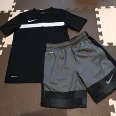 Nike DRI-FIT ブラックTシャツとショーツ Sサイズ