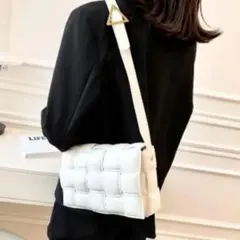 【新品】クラッチショルダーバッグ 編み込み ショルダーバッグ ホワイト